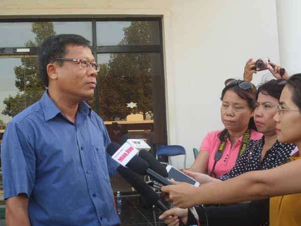 Ông Nguyễn Thái Sinh trả lời phỏng vấn báo chí