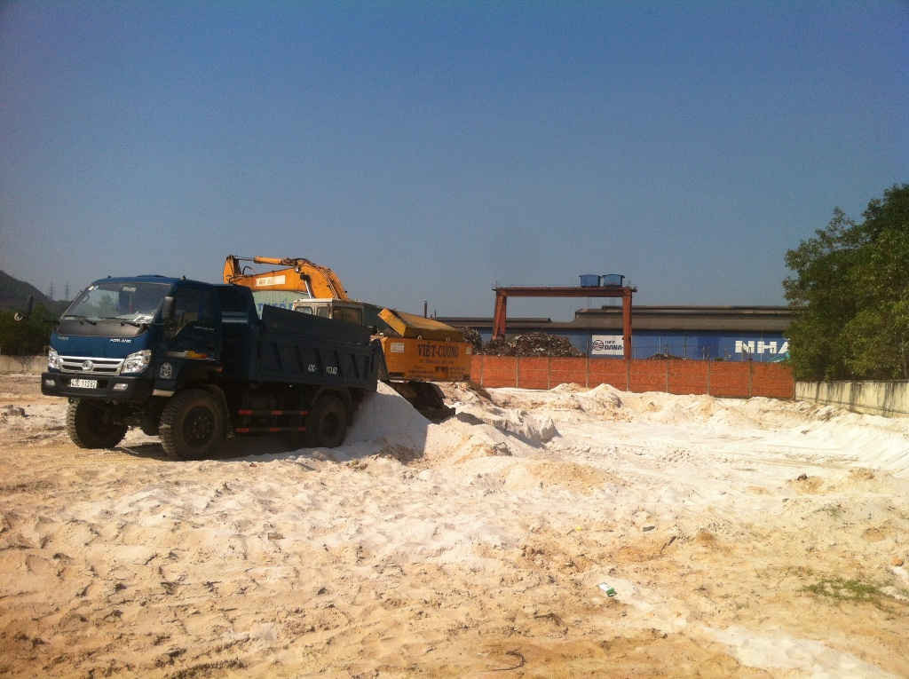 Theo xác định ban đầu của UBND xã Hòa Liên, đã có 131, 25 m3 cát trắng vừa bị khai thác trái phép xong trong những ngày qua