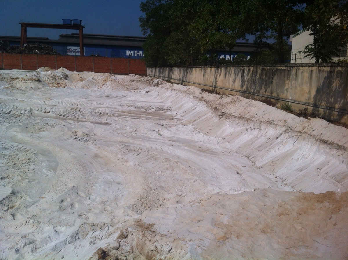 Ông Trương Tấn Mạnh cho biết, hiện công tác kiểm tra đang tiến hành, nhưng qua xác định ban đầu, chỉ tính sơ bộ, công ty này đã khai thác trái phép trên 20.000 m3 cát trắng trái phép tại vị trí thuê kho bãi