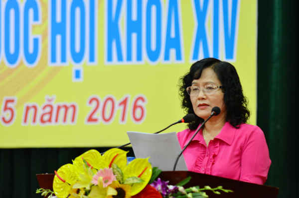 Bà Trần Thị Quốc Khánh, Đại biểu Quốc hội chuyên trách, Ủy ban Khoa học, Công nghệ & Môi trường của Quốc hội phát biểu tại Hội nghị