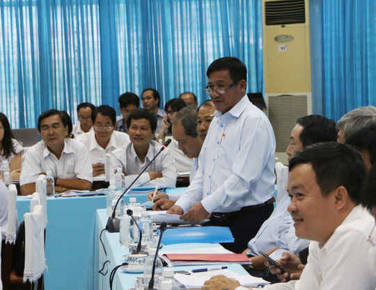 Ông Nguyễn Ngọc Công, Giám đốc Trung tâm Điều hành Chương trình chống ngập nước TPHCM, trả lời chất vấn của Bí thư Thành ủy.