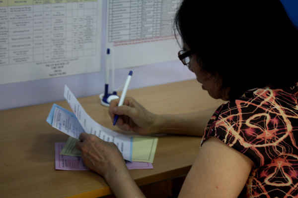 Cử tri bầu cử tại điểm bầu cử số 2, Phường Cầu Diễn, Q. Nam Từ Liêm, Hà Nội