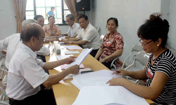  Ban tổ chức rà soát danh sách các cử tri theo phiếu bầu cử được mời trước đó