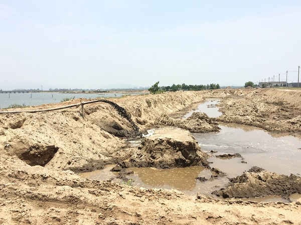 Mọi hoạt động khai thác, tập kết, kinh doanh cát trái phép vẫn được diễn ra ngang nhiên