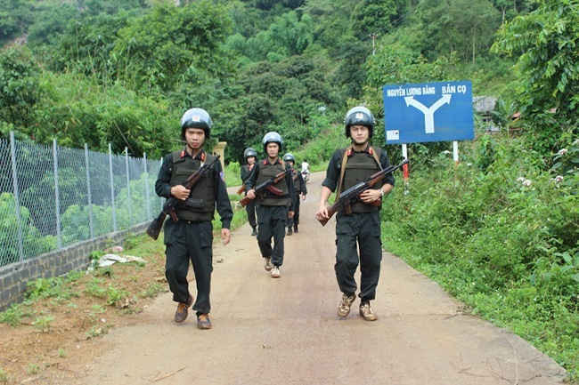 Hiện lực lượng công an tỉnh Sơn La đang tiến hành vây bắt đối tượng (Ảnh: VOV)