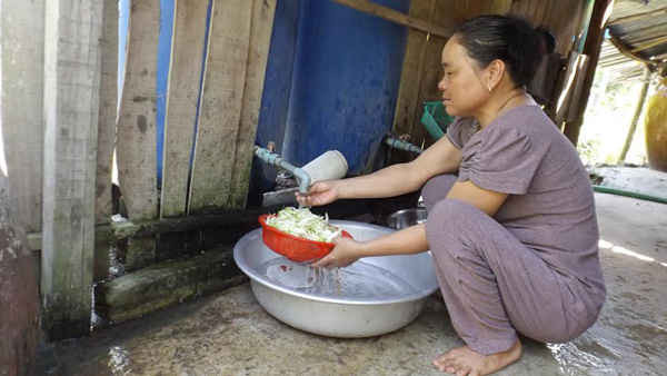 Với việc thực hiện Đề án hỗ trợ nước sinh hoạt, nhiều hộ đồng bào dân tộc thiểu số trên địa bàn tỉnh Hậu Giang được tiếp cận với nguồn nước sạch