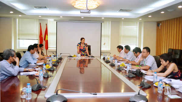 Thứ trưởng Bộ TN&MT Nguyễn Thị Phương Hoa phát biểu chỉ đạo tại cuộc họp
