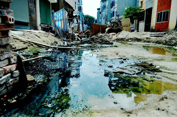 Hà Nội: Người dân ngõ 139 Khương Thượng sống trong ô nhiễm