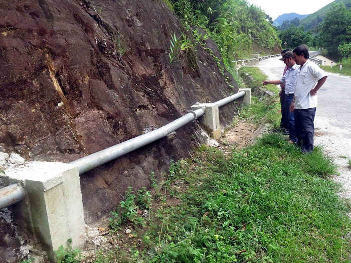 Tăng cường cán bộ thường xuyên duy tu đường ống cấp nước sinh hoạt phục vụ người dân