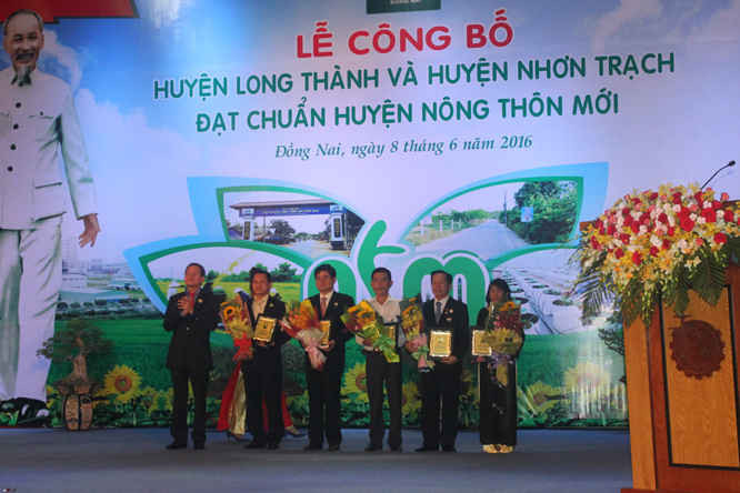 Trao Bằng khen cho các doanh nghiệp đóng góp cho Chương trình nông thôn mới tỉnh Đồng Nai