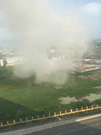 Người dân KĐT Dương Nội cũng cho rằng trạm trộn bê tông cạnh KĐT xả khói bụi gây ô nhiễm  