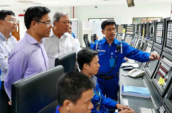 Đoàn công tác của PVN do Phó Tổng Giám đốc Lê Mạnh Hùng dẫn đầu kiểm tra công tác vận hành sản xuất tại Trung tâm điều khiển NMLD Dung Quất
