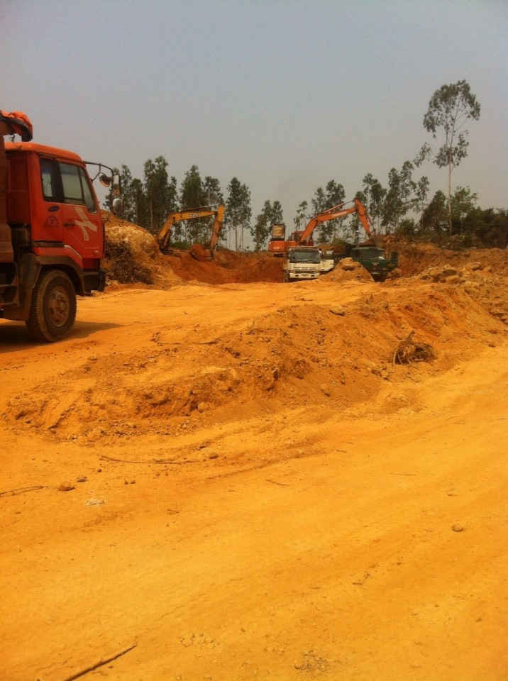 Công ty TNHH An Phú đã khai thác ngoài phạm vi cấp phép tại mỏ đất Núi Cầu (xã Bình Nguyên) cung cấp cho dự án đường Cao tốc Đà Nẵng – Quãng Ngãi