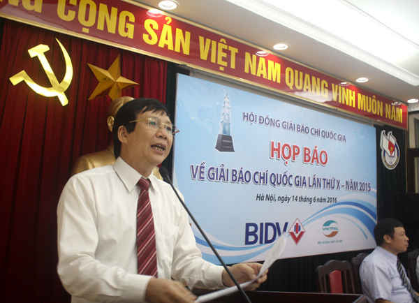 Ông Hồ Quang Lợi, Phó Chủ tịch Hội nhà báo Việt Nam phá biểu tại buổi họp báo