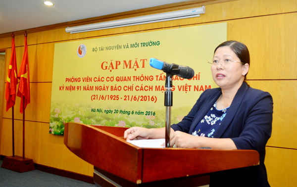 Thứ trưởng Nguyễn Thị Phương Hoa phát biểu tại buổi gặp mặt