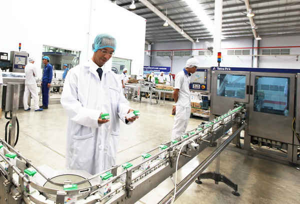 Ông Mai Hoài Anh – Chủ tịch HĐQT Công ty sữa Angkor kiêm Giám đốc Điều hành Hoạt động Công ty CP Sữa Việt Nam (Vinamilk) tại Nhà máy sữa Ankor