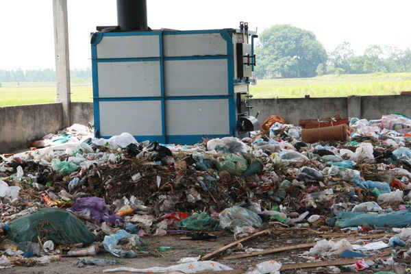 Lò đốt rác hơn 2 tỷ đồng theo công nghệ Thái Lan nhưng hoạt động không thường xuyên do thiếu kinh phí