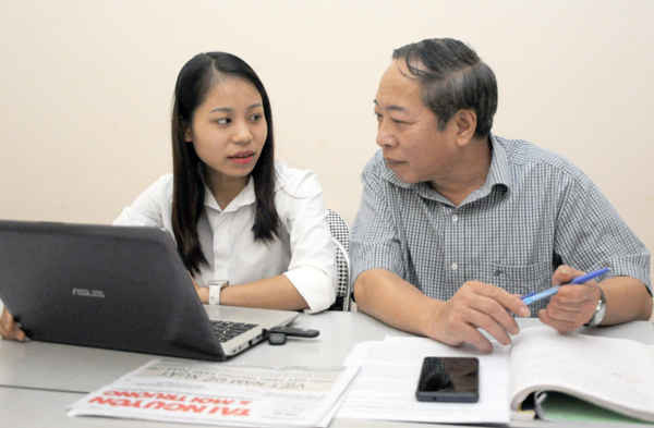 Ông Lò Huy Hoàn trả lời phỏng vấn phóng viên Báo TN&MT chiều tối 26/6. Ảnh: Việt Hùng
