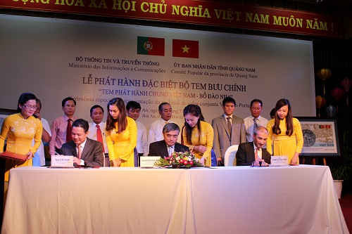 Lễ ký kết ra mắt bộ tem đầu tiên Việt Nam - Bồ Đào Nha được diễn ra
