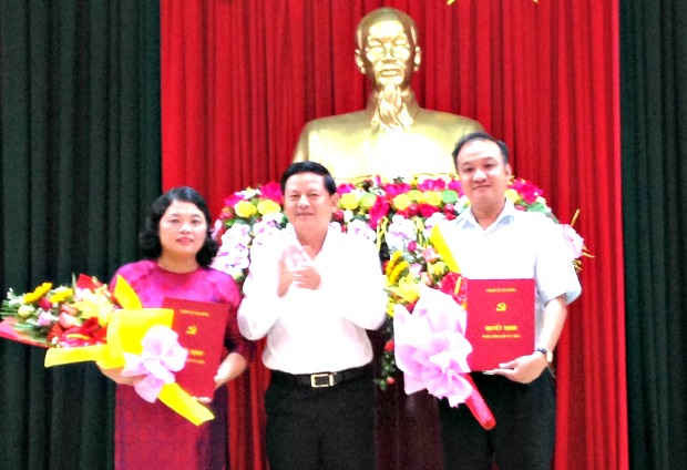 Ông Lê Quan Nam - Tân Giám đốc Sở TN-MT Đà Nẵng (bên phải)