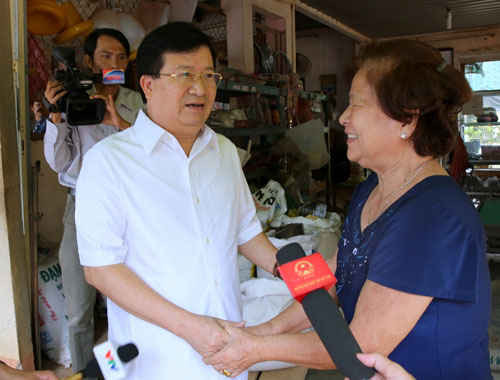 Phó Thủ tướng thăm gia đình bà Nguyễn Thị Hai (xã Suối Trầu, huyện Long Thành). 