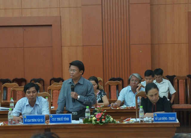 Ông Ngô Bốn, Cục trưởng Cục thuế Quảng Nam trao đổi tại buổi họp báo chiều ngày 13/7