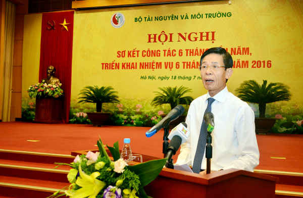 Thứ trưởng Chu Phạm Ngọc Hiển trình bày báo cáo Sơ kết công tác 6 tháng đầu năm và triển khai nhiệm vụ 6 tháng cuối năm 2016