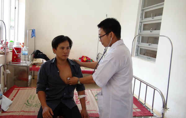 Bệnh viên đa khoa tỉnh Bình Phước thăm khám bệnh nhân 
