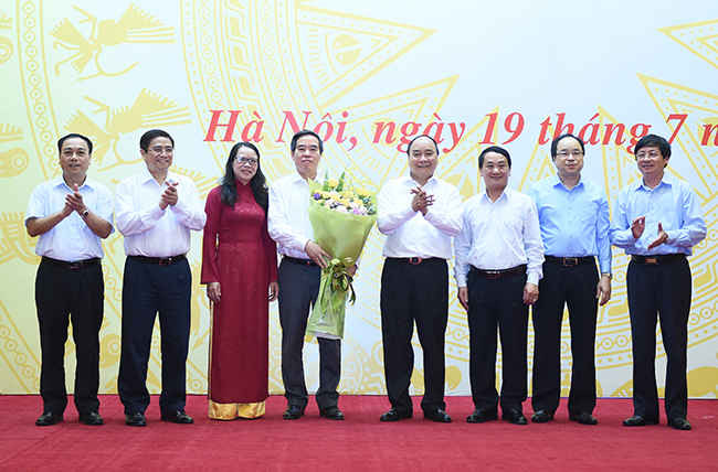 Thủ tướng Nguyễn Xuân Phúc chụp ảnh với Ban Chỉ đạo Tây Bắc. 