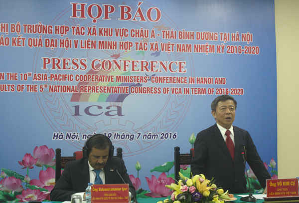 Ông Võ Kim Cự phát biểu tại buổi họp báo