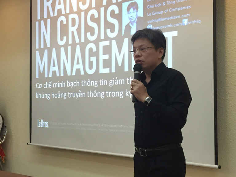 Ông Lê Quốc Vinh – Chủ tịch Tập đoàn Lê Bros tham luận về sự minh bạch trong quản trị khủng hoảng tại hội thảo