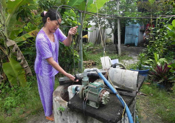 Nhiều hộ dân ở xã Tóc Tiên và Châu Pha có nguồn nước giếng khơi bị ô nhiễm.