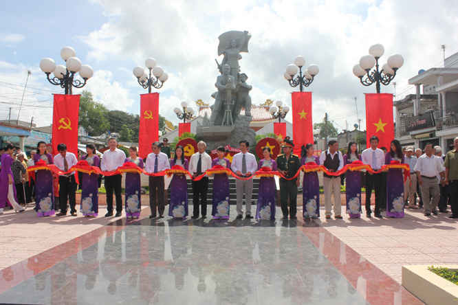 Lễ cắt băng khánh thành Đền thờ liệt sỹ xã Phước Thái