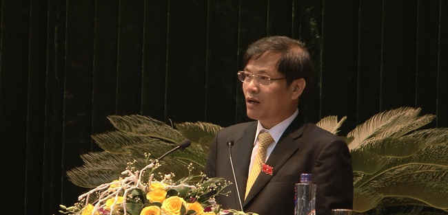 Ông Đỗ Ngọc An, Phó Bí thư tỉnh ủy, Chủ tịch UBND tỉnh Lai Châu báo cáo tình hình phát triển kinh tế xã hội 6 tháng đầu năm 2016