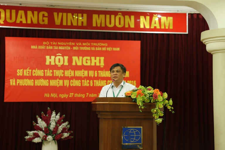 Kim Quang Minh – Chủ tịch – Tổng Giám đốc NXB TNMT & Bản đồ Việt Nam báo cáo sơ kết công tác 6 tháng đầu năm và phương hướng triển khai nhiệm vụ 6 tháng cuối năm 2016 của NXB