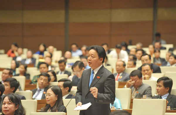Bộ trưởng Bộ TN&MT Trần Hồng Hà - Đại biểu Quốc hội tỉnh Bà Rịa - Vũng Tàu phát biểu tại Quốc hội chiều 29/7. Ảnh: Quốc Khánh