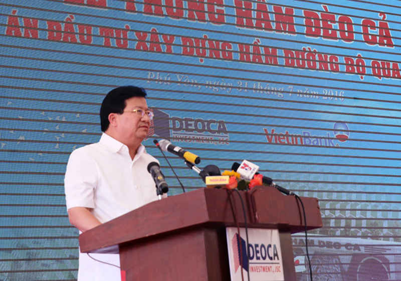Phó Thủ tướng Trịnh Đình Dũng phát biểu tại lễ thông hầm đường bộ Đèo Cả. 