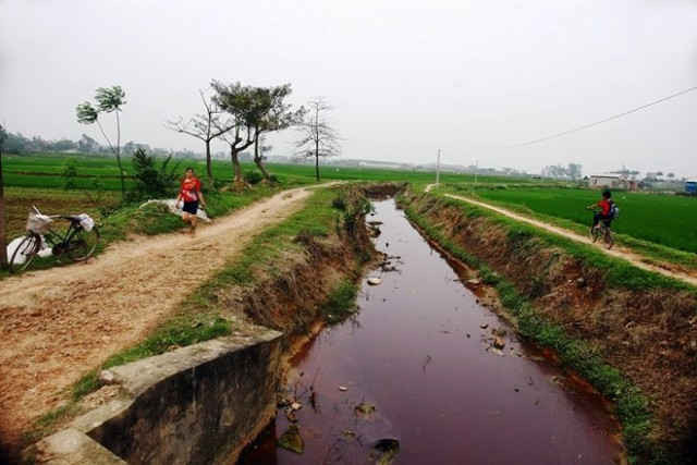 Một trong những nguyên nhân chính gây nên các làng ung thư là do nguồn nước bị ô nhiễm.