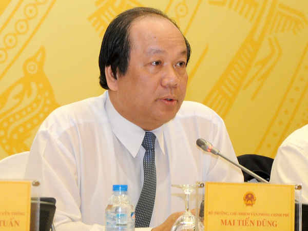 Bộ trưởng Chủ nhiệm VPCP Mai Tiến Dũng trả lời phỏng vấn của phóng viên báo chí tại buổi họp báo tối 2/8. Ảnh: Việt Hùng