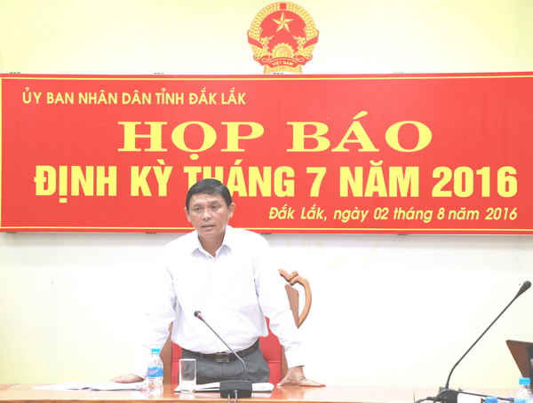 Ông Nguyễn Tuấn Hà - Phó chủ tịch UBND tỉnh Đắk Lắk trả lời câu hỏi của PV Báo Tài nguyên và Môi trường tại buổi họp báo chiều ngày 2/8/2016.