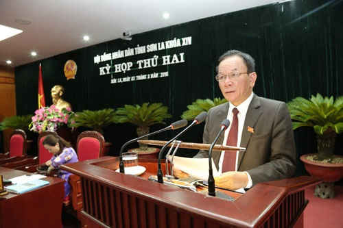 Ông Hoàng Văn Chất, Bí thư Tỉnh ủy, Chủ tịch HĐND tỉnh Sơn La phát biểu tại kỳ họp