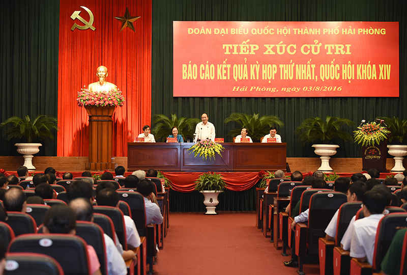 Thủ tướng Nguyễn Xuân Phúc phát biểu tại buổi tiếp xúc cử tri Hải Phòng