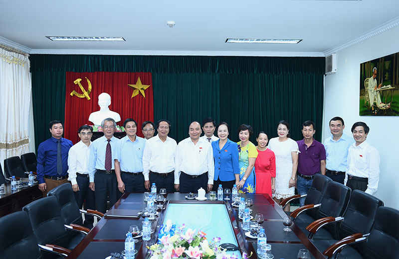 Thủ tướng Nguyễn Xuân Phúc tới thăm cán bộ, công chức Văn phòng đại biểu Quốc hội, đại biểu HĐND TP. Hải Phòng.