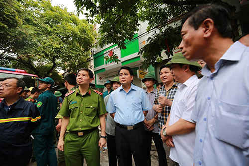 Chủ tịch UBND TP. Hà Nội Nguyễn Đức Chung đã tới hiện trường khu nhà đổ sập