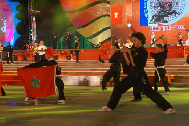 Môn phái Văn Lang Võ Đạo (đoàn Marốc) biểu diễn trong lễ bế mạc