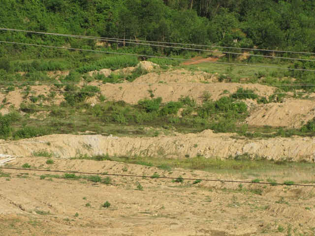Khu vực khai thác đất vi phạm về độ cao của Công ty CP Đại Hưng