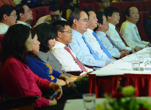 Các đại biểu tham dự Lễ trao giải tối 6/8 tại Nhà hát Âu Cơ, Hà Nội