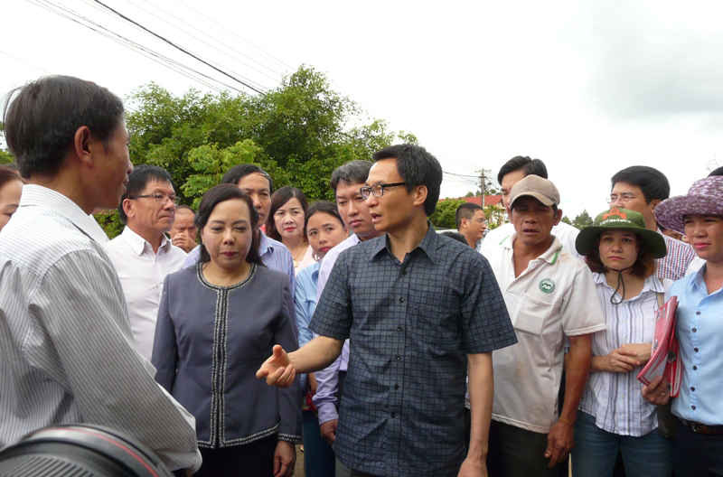 Phó Thủ tướng Nguyễn Đức Đam và Bộ trưởng Bộ Y tế Nguyễn Thị Kim Tiến kiểm tra công tác phòng chống dịch sốt xuất huyết tại TP. Buôn Ma Thuột