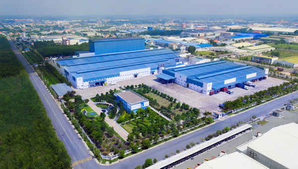 Ngoài 3 nhà máy tại nước ngoài, hiện Vinamilk có 13 nhà máy trong nước, trong đó đáng kể 2 siêu nhà máy sản xuất trị giá gần 5.000 tỷ đồng bằng vốn tự có tại tỉnh Bình Dương