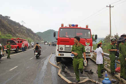 Bộ chỉ huy quân sự TP. Đà Nẵng, Cảnh sát PCCC, Biên phòng, Công an quận Liên Chiểu… đã bố trí tổng cộng 520 chiến sĩ cùng tham gia dập lửa